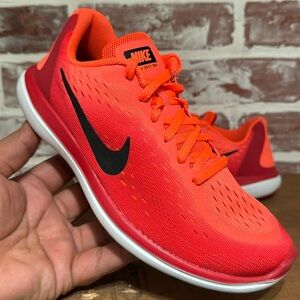 Nike Flex 2017 RN Youth Sz 4Y
